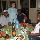 Mme Pékin et des clients