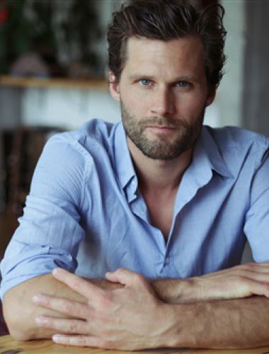 Alexis Michalik Alexis MICHALIK - Comédien - Auteur - Metteur en scène - Scénariste -  Réalisateur