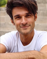 © Perrine Mechekour Perrine Mechekour 