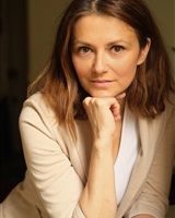 LORENE DEVIENNE&copy; ALIAS TALENTS