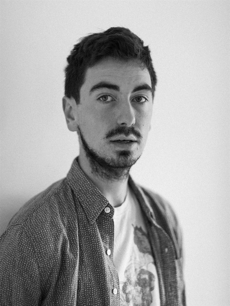 Simon Roth Simon ROTH- Fiche Artiste - Artiste interprète - AgencesArtistiques.com ...
