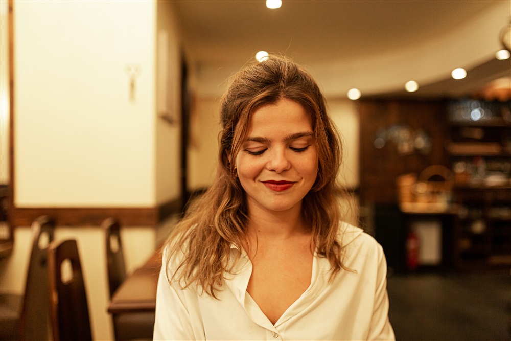 Iris Roche- Fiche Artiste - Artiste interprète - AgencesArtistiques.com ...