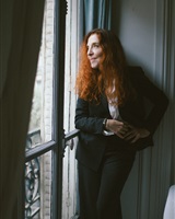 Debout <br />Noémie Kadaner@copyright 