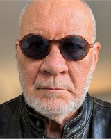 Bernard Chabin cuir et lunettes de soleil<br />Georges Sevilla