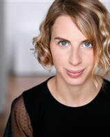 Mélodie Molinaro 
© Kriss Logan
