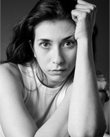 &copy; Victoria Vinas