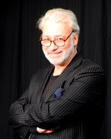 avec lunettes et barbe<br />