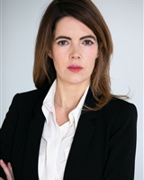 Portrait bras croisés Lucie Langlais-Vignon<br />Marion Vallée