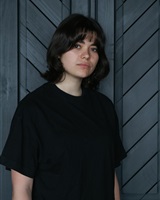 PORTRAIT 2025 
© Louise LARROQUE