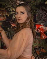 Julie Quesnay (Agnès Doolaeghe)