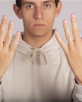 PHOTO MAINS - ARRIÈRE<br />© Tristan Moissonnier