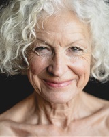 Evelyne Delmer, sourire, 2025<br />Fred Dorst