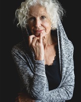 Evelyne Delmer, regard capuche<br />Fred Dorst