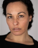 Pauline Bernon, head shot, chignon<br />© Xavier Legall