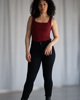 Pauline Bernon en pied<br />© Xavier Legall
