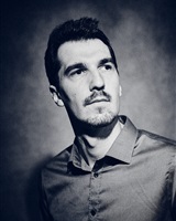 Raphaël Distler Stragier  photo N.B 3/4 face<br />Nicolas Friess