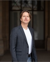 Vincent ACHERITEGUY veste T-shirt - plan américain 5283<br />&copy; Thibault Demorat