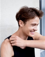 portrait 2025 
&copy; Sara SALAZAR