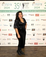 Malu Monroe, actrice française, pose en robe noire au Festival du Film de Dinard 2024 (&copy; Jean Marc David)
