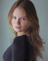 Esther Gajos 
Guillaume Plas