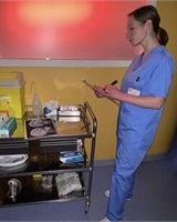 MEURTRES EN PAYS DE CAUX - silhouette infirmière<br />