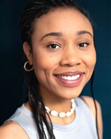 Souriante<br />Charlène Maridor