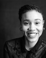 Photo souriante N/B<br />Charlène Maridor