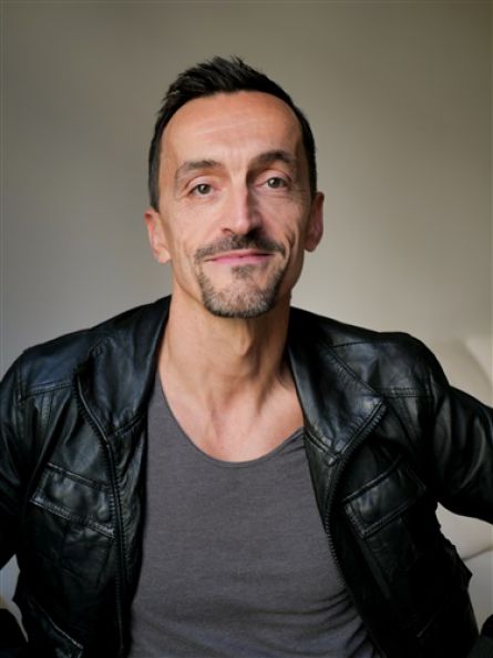 Sébastien Gill • Comédien