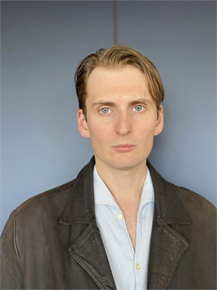 Damien ROUX • Comédien • Auteur • Metteur en scène • Voix off