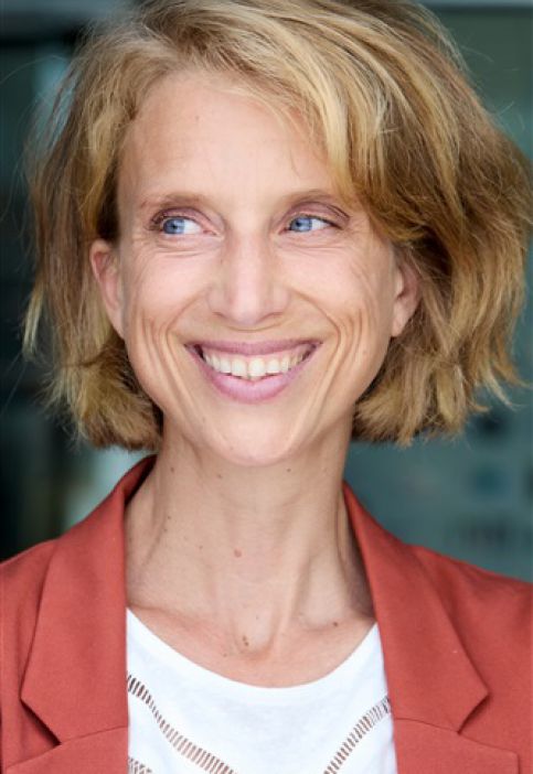 CAROLINE LAMBERT